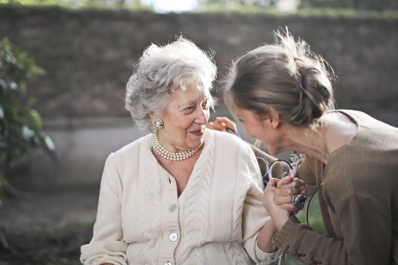 8 Cara Membangun Kepercayaan dengan Calon Mertua agar Disambut Baik