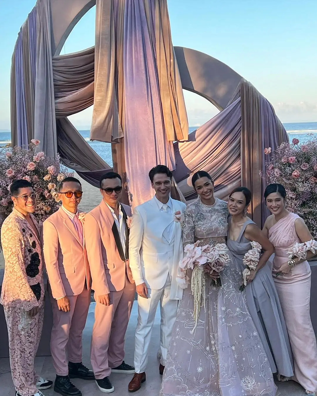 Penampilan Adinia Wirasti Berbalut Gaun Pengantin Nuansa Dusty Pink