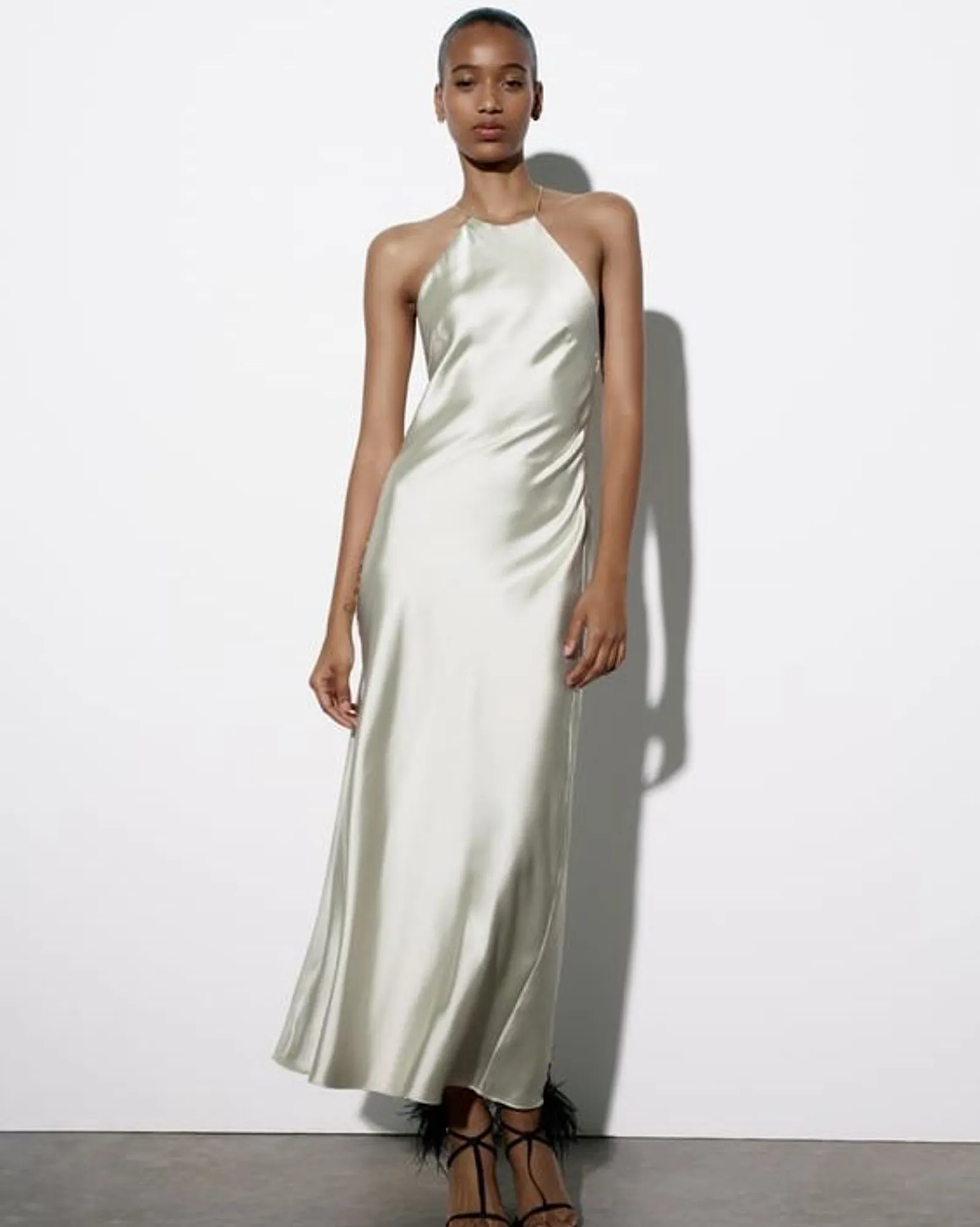 #PopbelaOOTD: Rekomendasi Dress untuk Ciptakan Gaya Semi-Formal