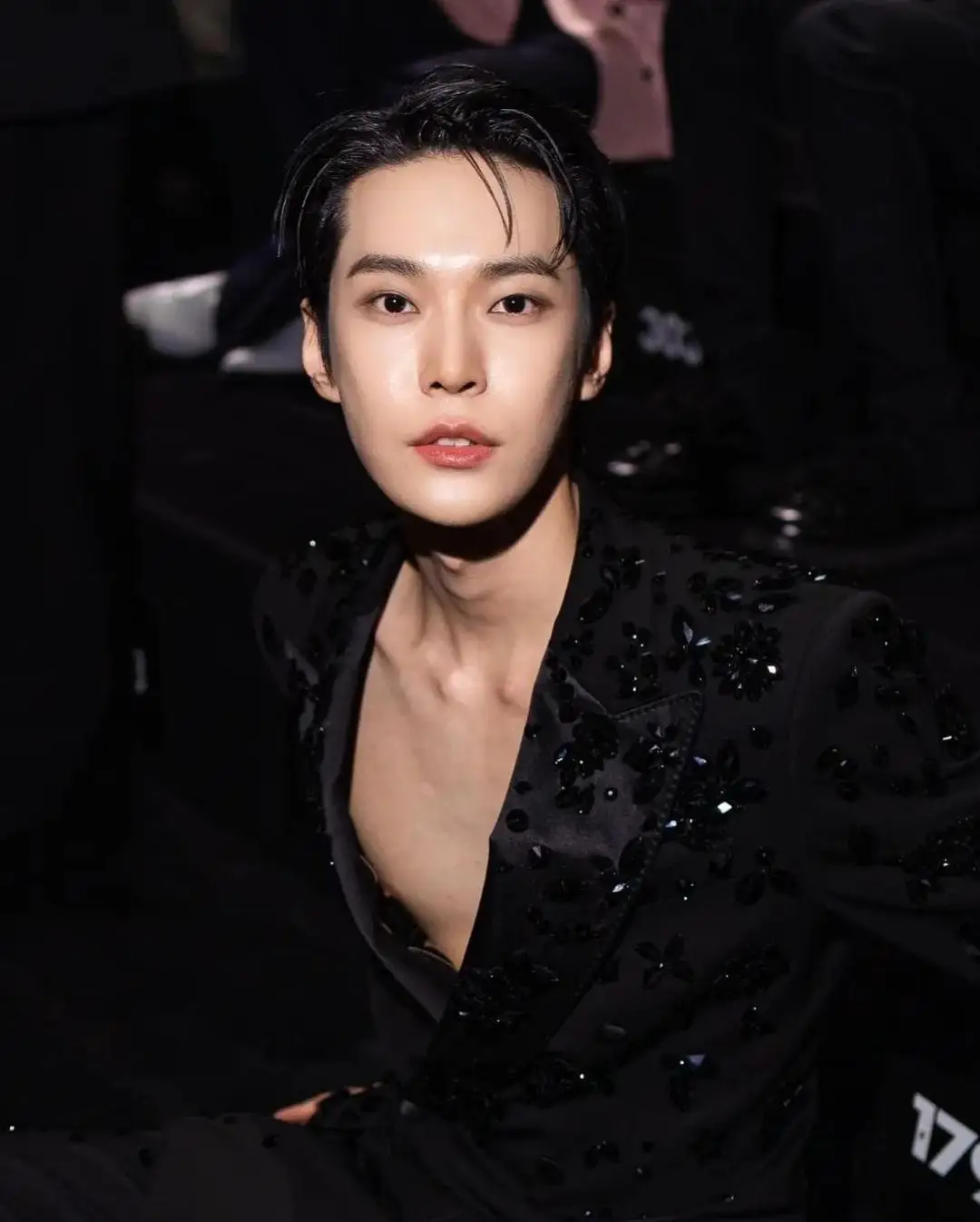 Gaya Charming 2 Member NCT Curi Perhatian di Milan Fashion Week