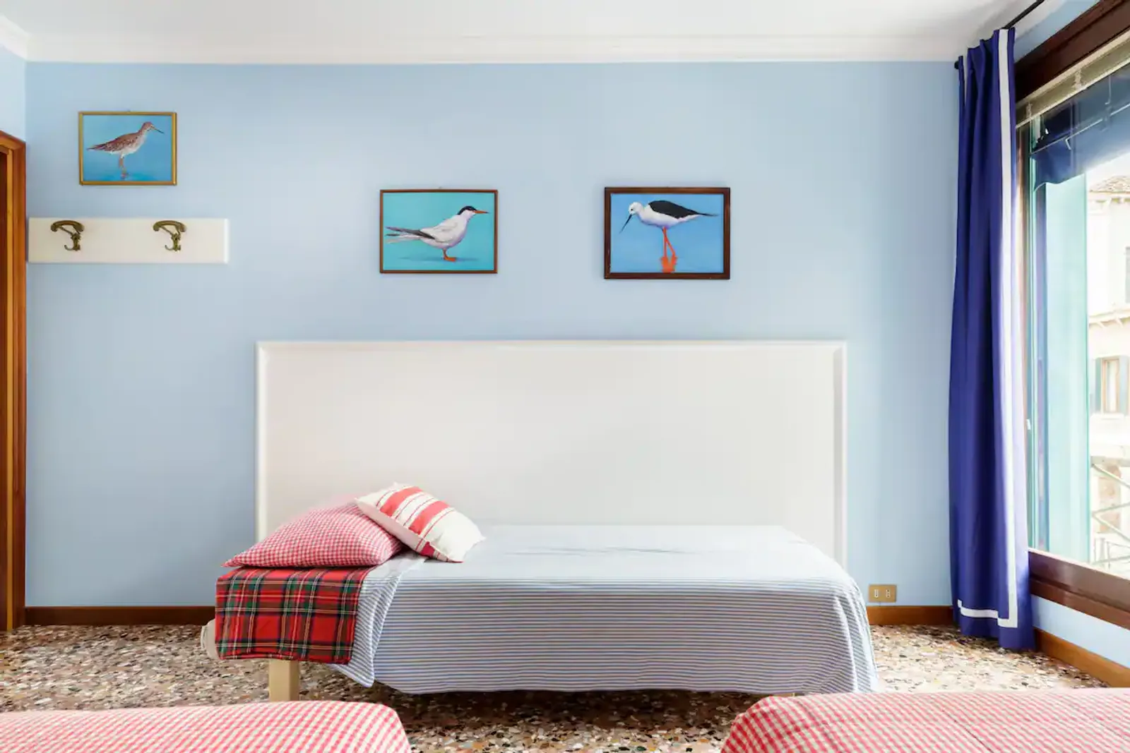 10 Penginapan Bernuansa Film Wes Anderson di Airbnb, Siap Ngonten!