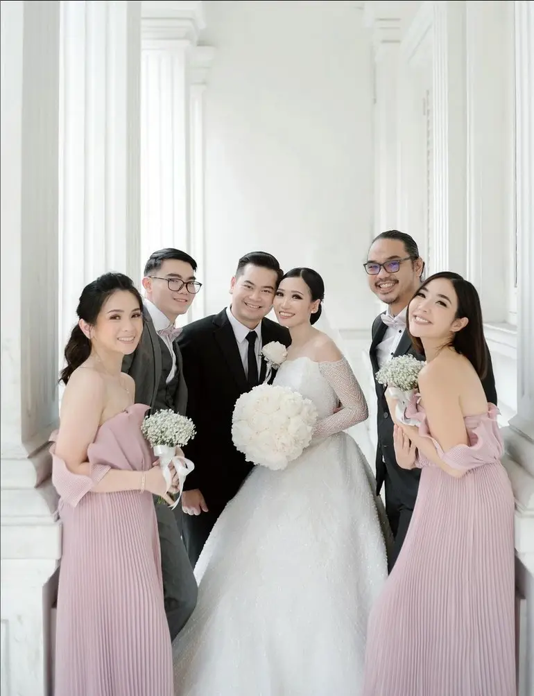 7 Potret Seleb Saat Jadi Bridesmaids, Curi Perhatian!