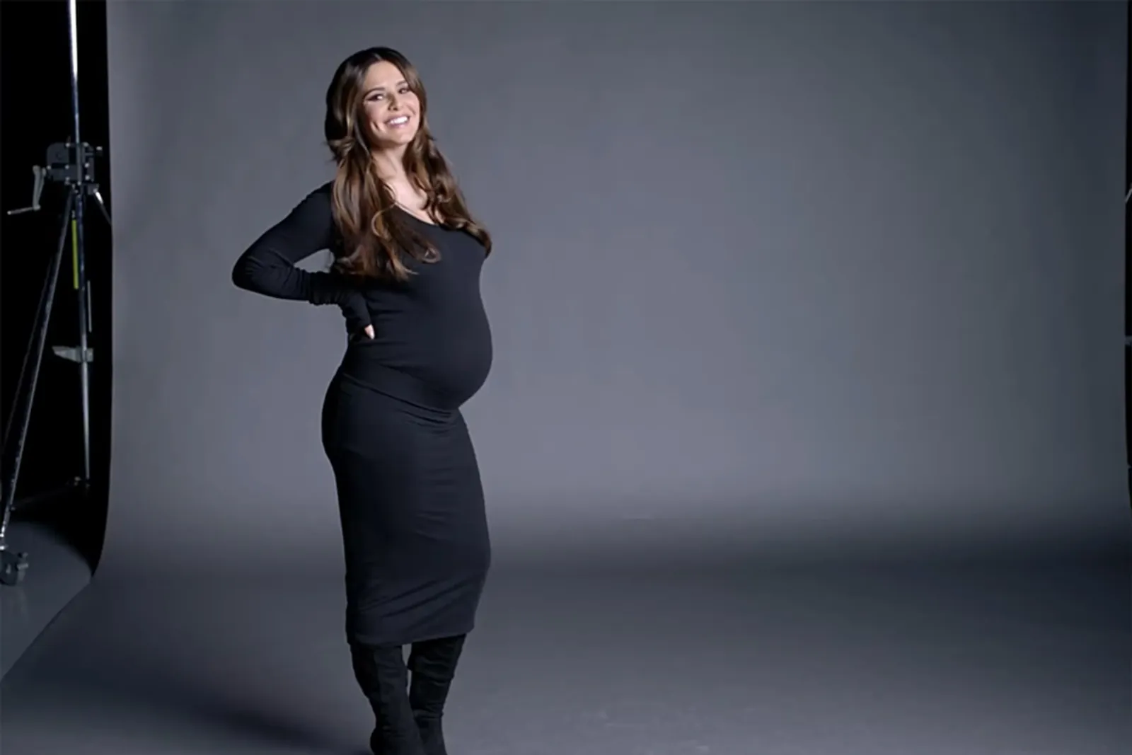 9 Cara Unik Artis Hollywood Umumkan Kehamilan, Ada Kourtney Kardashian