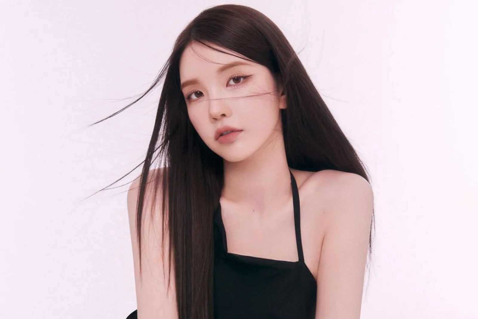 Profil Xöoos, Penyanyi Muda yang Dikabarkan Jadi Pacar Park Seo Joon