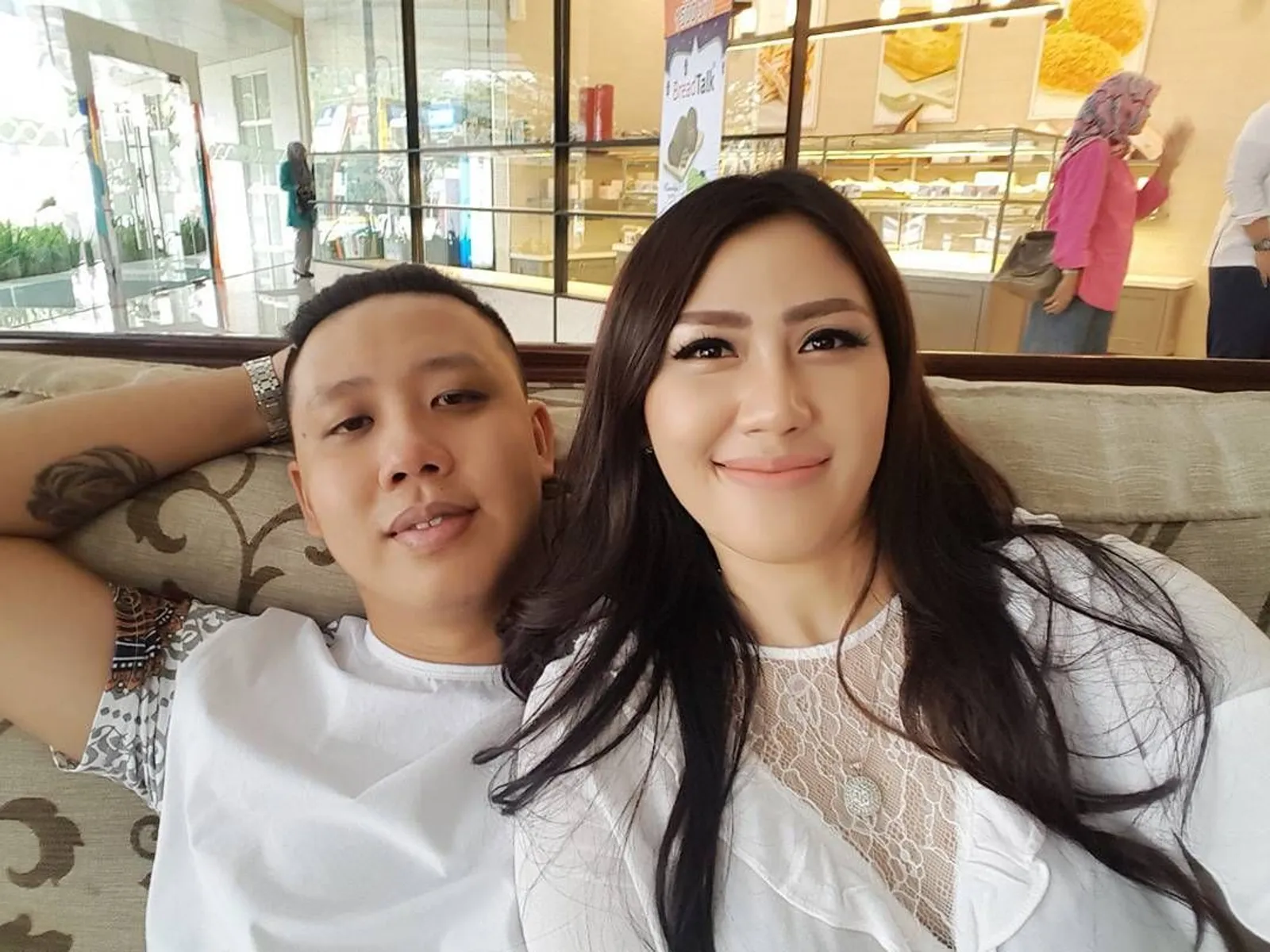 Unik, Pernikahan 5 Seleb Indonesia Ini Viral di Media Luar Negeri