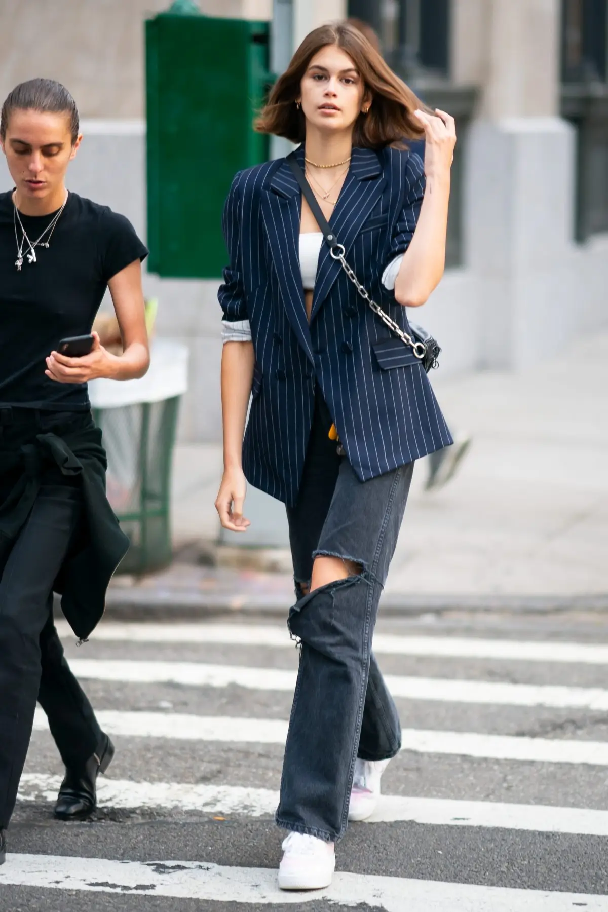 5 Inspirasi OOTD Kasual yang Effortless Pakai Blazer