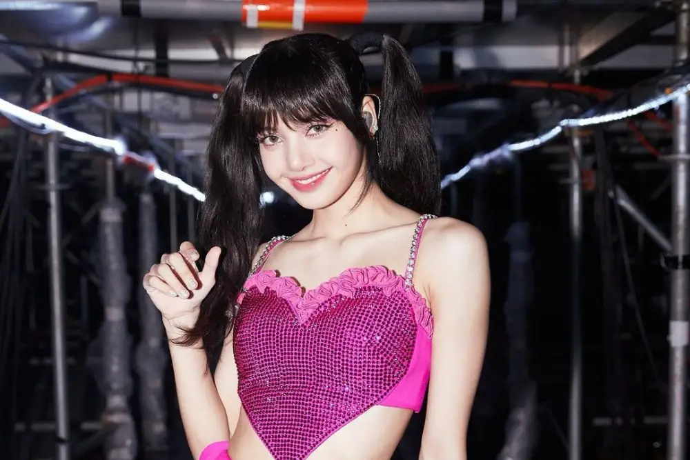 Lisa 'BLACKPINK' Dirumorkan Berkencan dengan 2 Artis Korea Ini, Siapa?