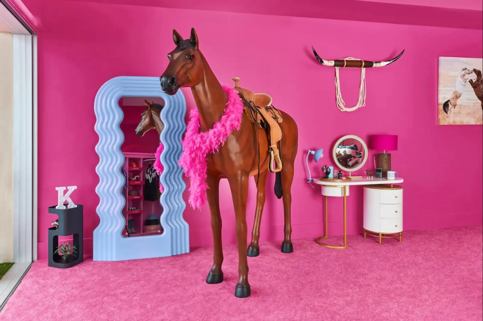 13+ Potret DreamHouse Barbie Malibu yang Bisa Kamu Sewa di Airbnb