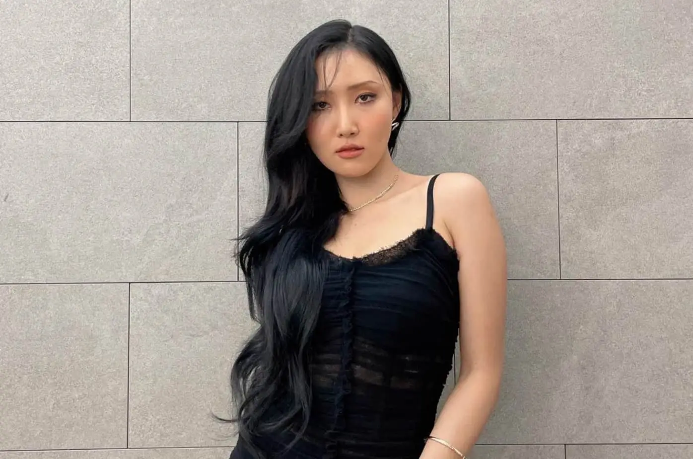 Hwasa ‘Mamamoo’ Dirumorkan Berkencan dengan Pengusaha Industri Musik