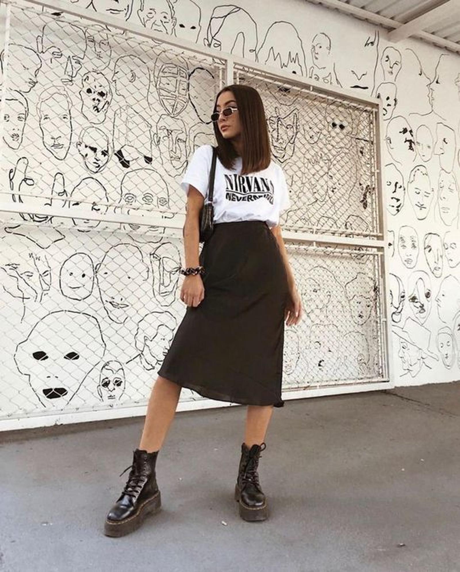 10 Outfit Skena yang Lagi Viral, Santai tapi Edgy!