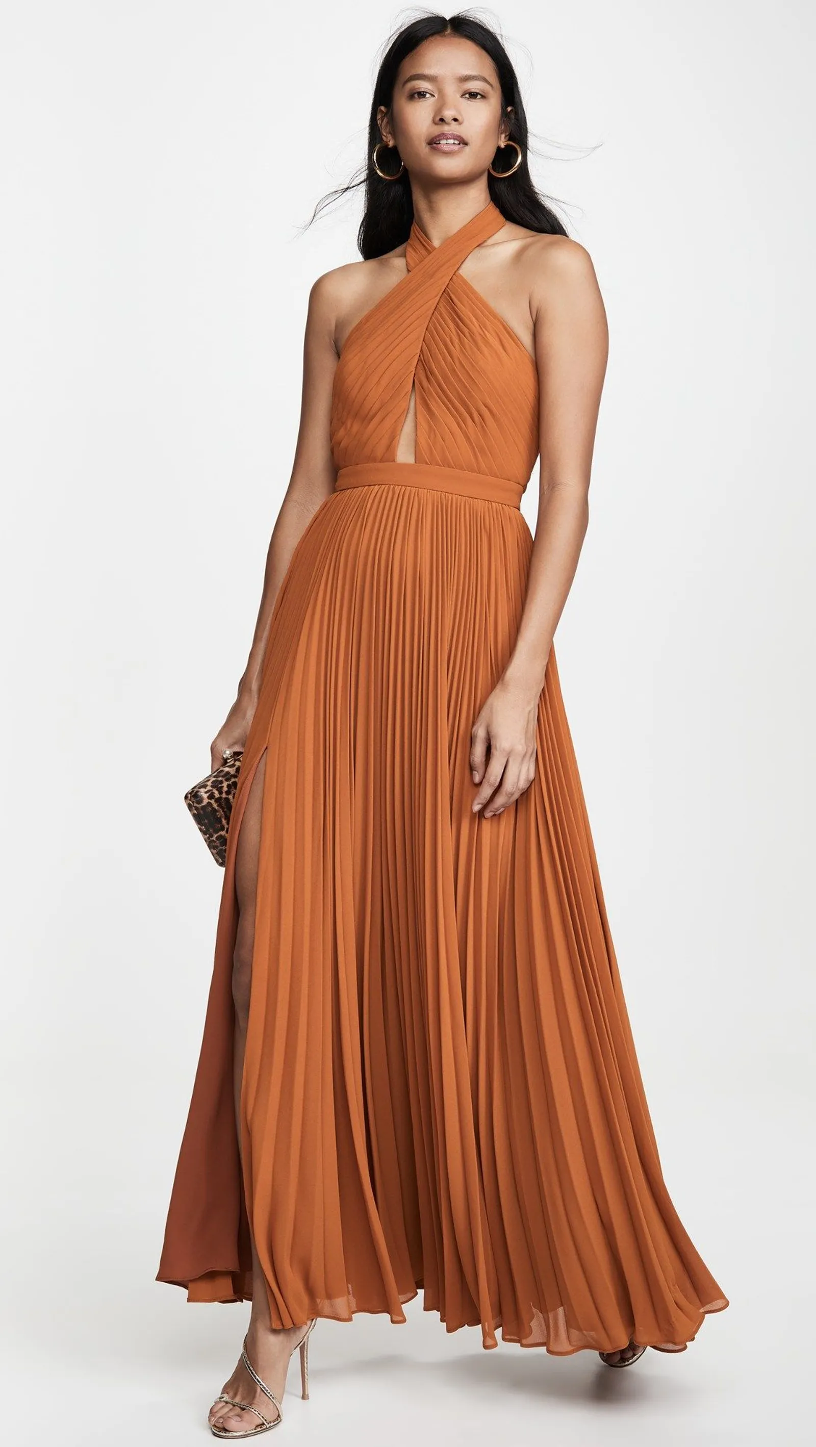 10 Model Halter Dress untuk Pesta, Tampil Glamor dan Elegan