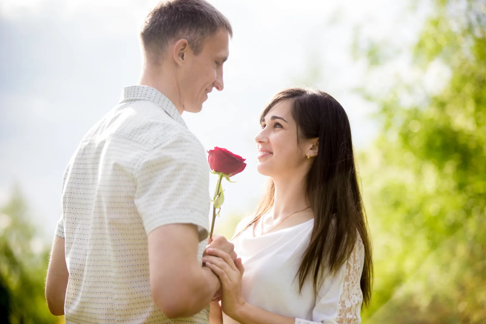 10 Cerpen tentang Percintaan, Romantis dan Bikin Baper!