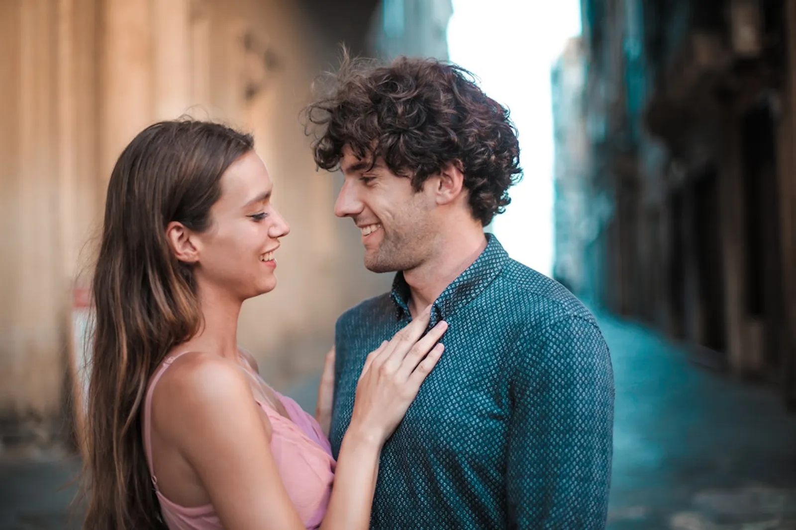 5 Teknik Flirting Sederhana yang Tak Bisa Ditolak Semua Laki-Laki