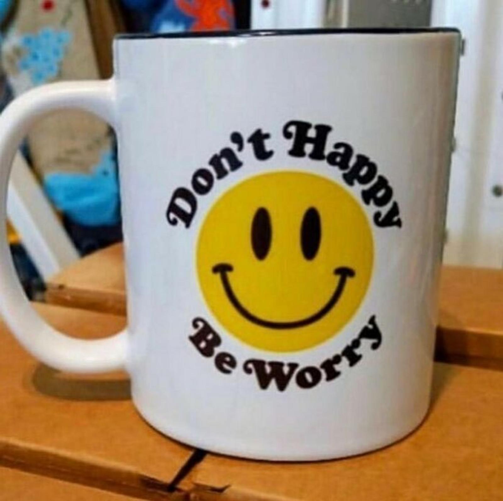 15+ Desain Mug Ter-absurd yang Pernah Ada, Dijamin Bikin Pengen Punya