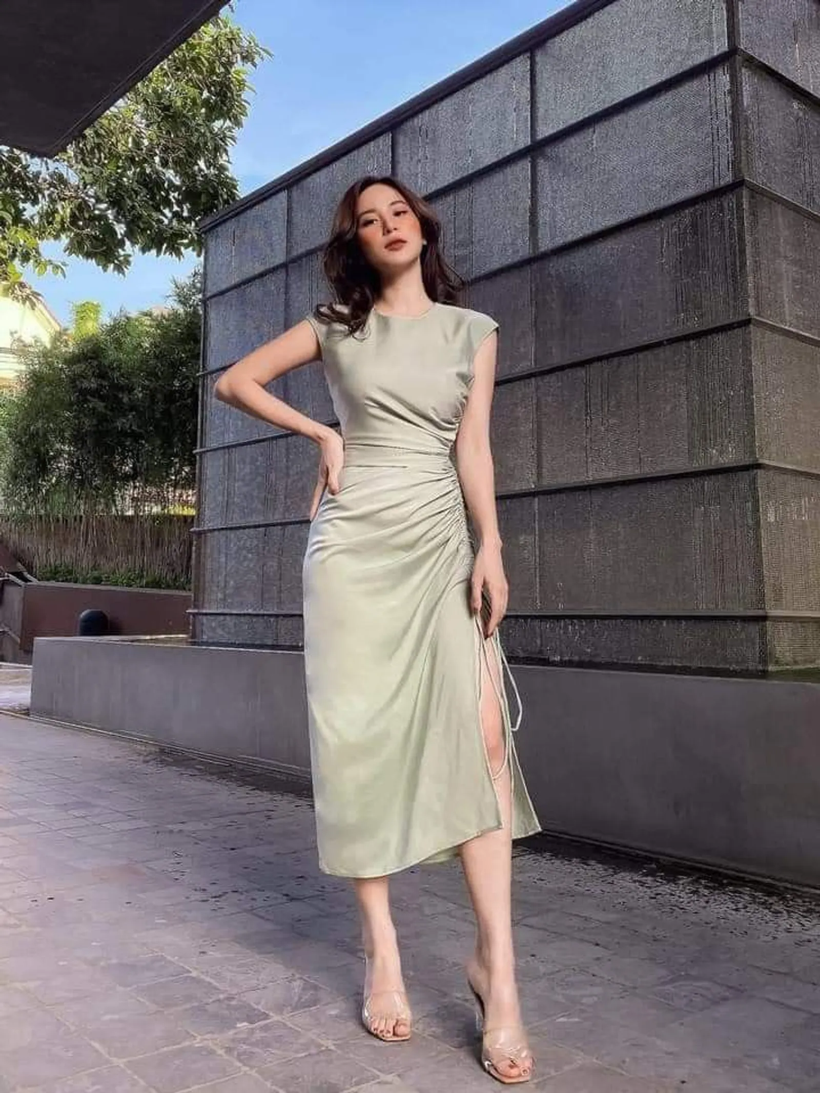 9 Model Dress Belah Samping Terbaru, Elegan dan Fashionable!