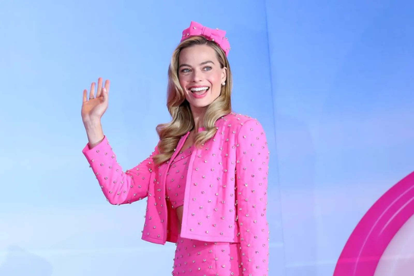 Deretan Gaya Margot Robbie saat Promosi Film 'Barbie The Movie'