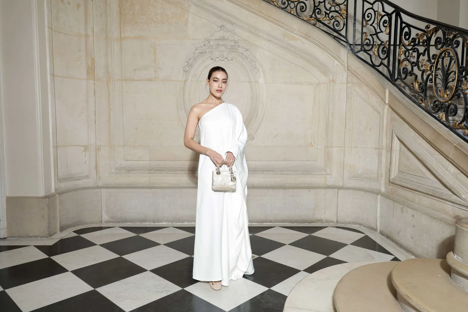 Deretan Gaya Chic Selebriti Hadiri Dior Haute Couture Show