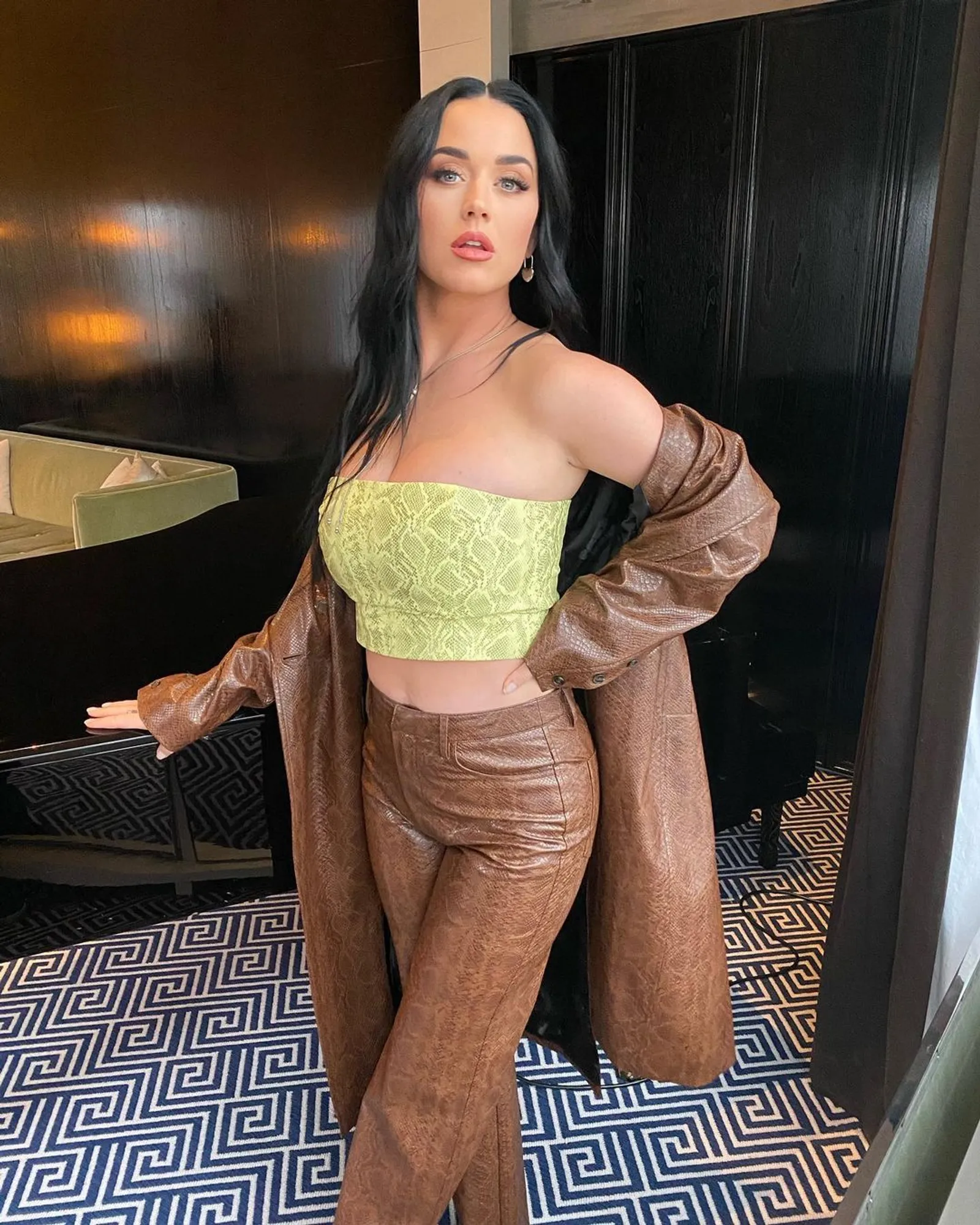 Inspirasi Cara Tampil Stylish Layaknya Katy Perry