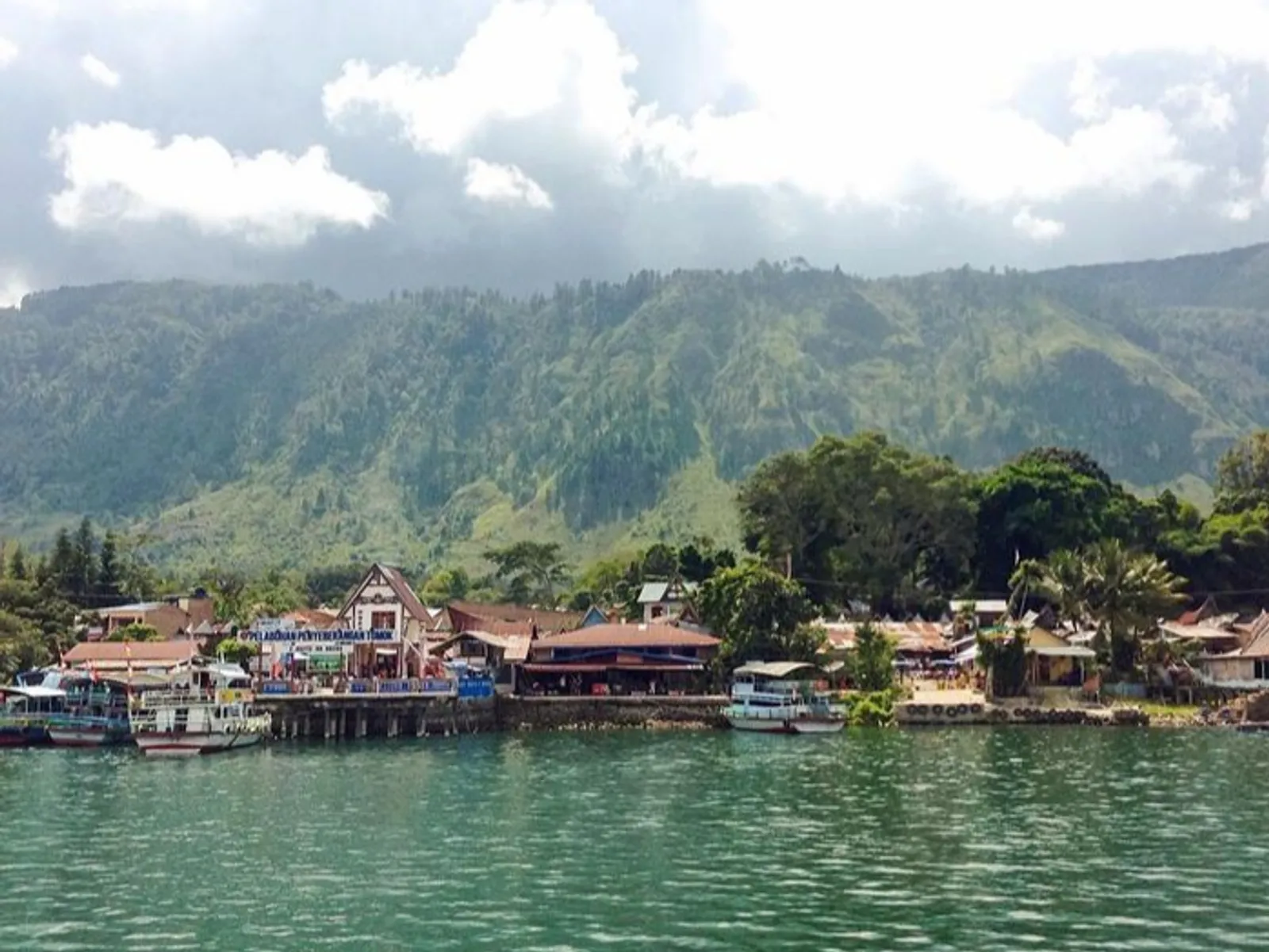 Wisata Pulau Samosir: Rute, Harga Tiket, dan Destinasi Seru