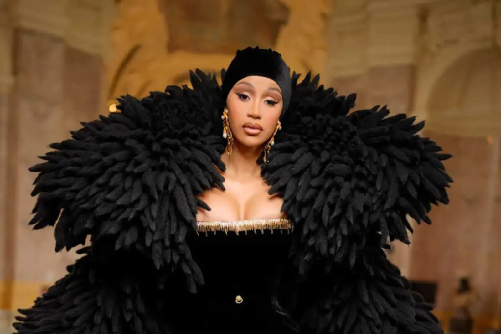 Deretan Gaya Unik Cardi-B saat Hadiri Paris Couture Fashion Week