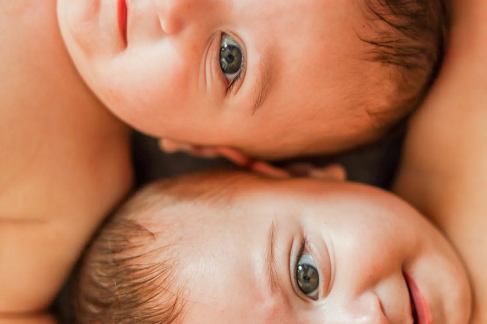 130+ Nama Bayi Kembar Laki-Laki dan Artinya