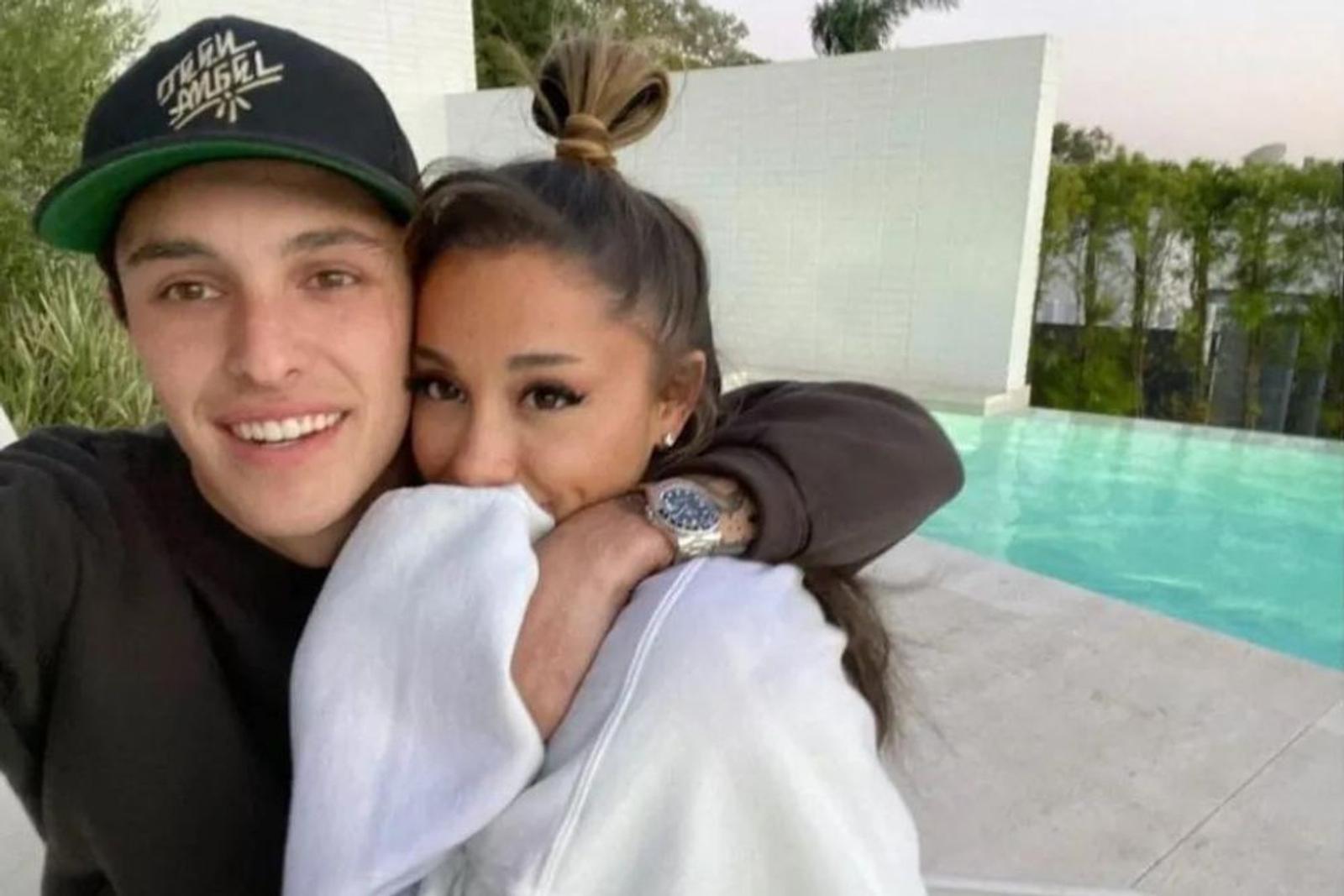 Dua Tahun Nikah, Ini 5 Fakta Perceraian Ariana Grande dan Dalton Gomez