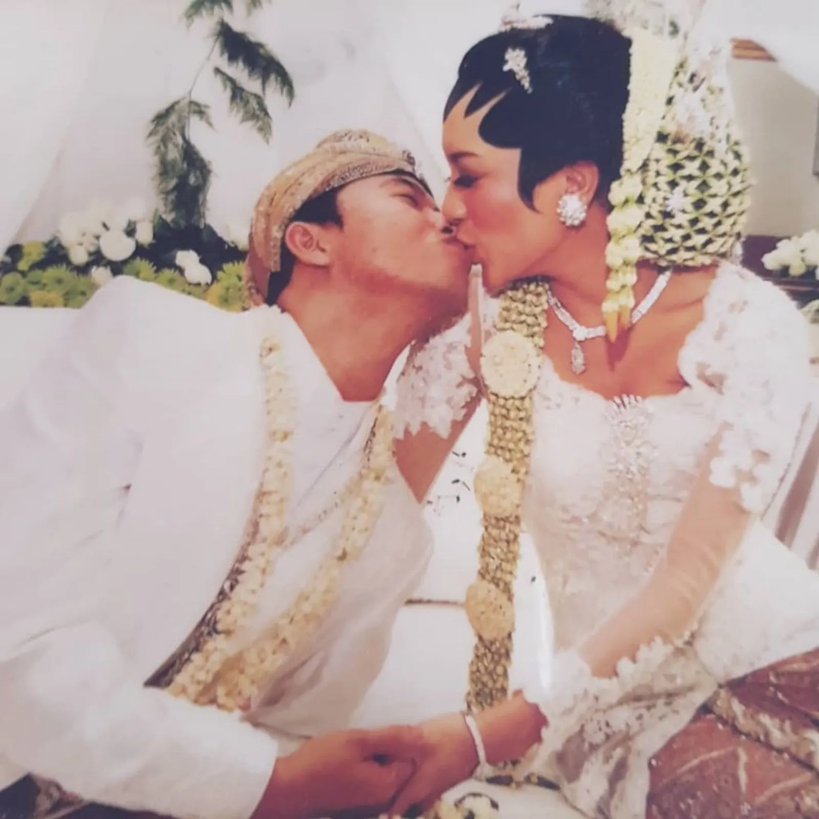 Sudah Dewasa, Intip 9 Foto Pernikahan Mantan Artis Cilik Era 90-an