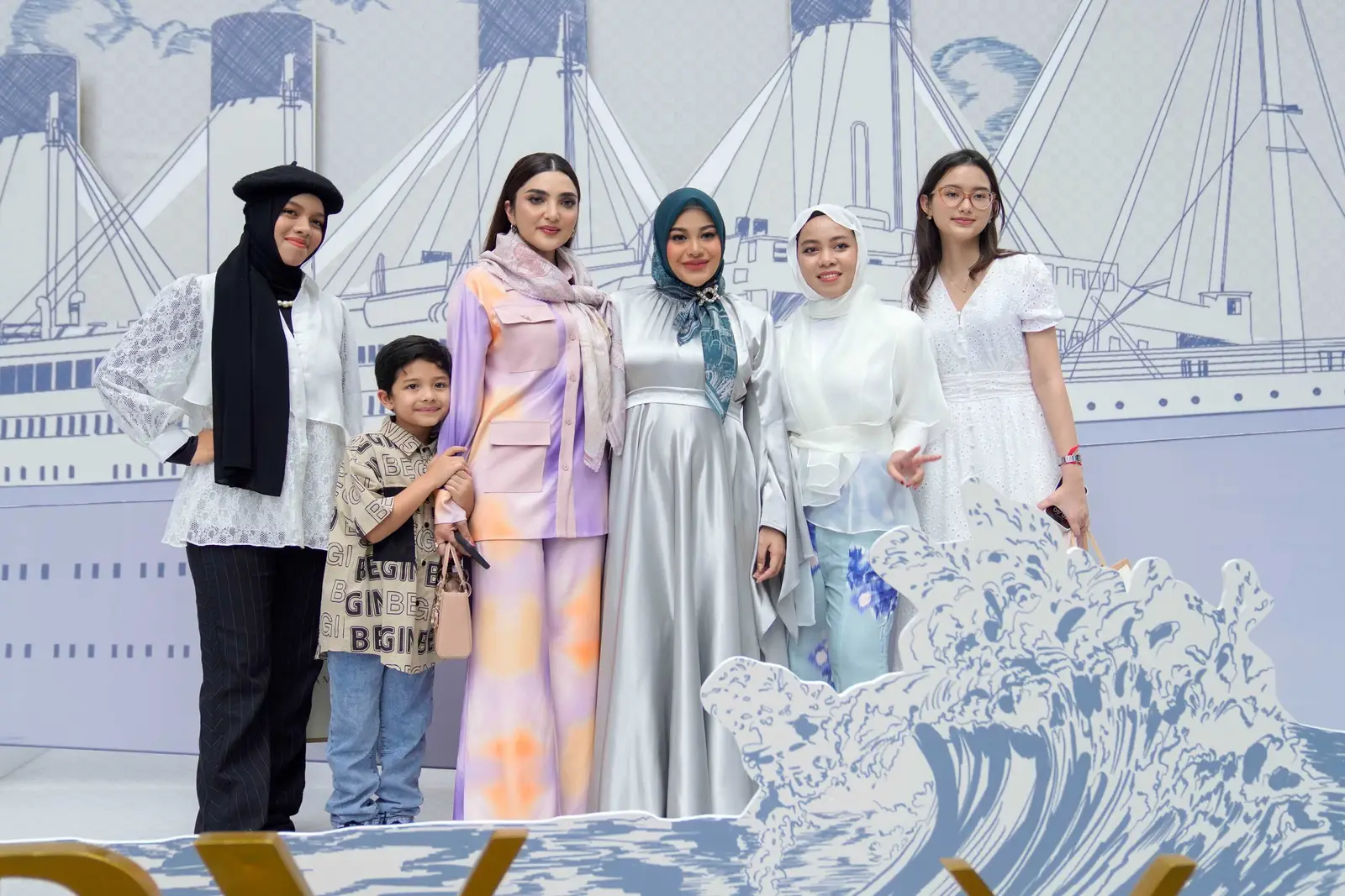 Kolaborasi Klamby x Aurel Hermansyah, Rilis Scarf Bertema 'Titanic'