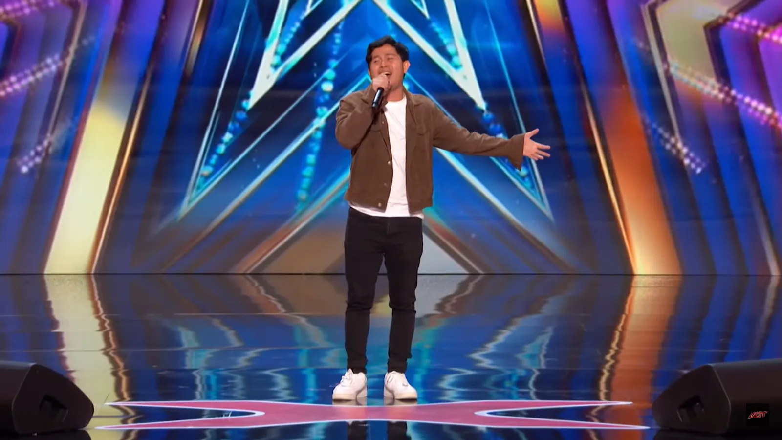 11 Momen Cakra Khan Menangkan Hati Para Juri di America's Got Talent