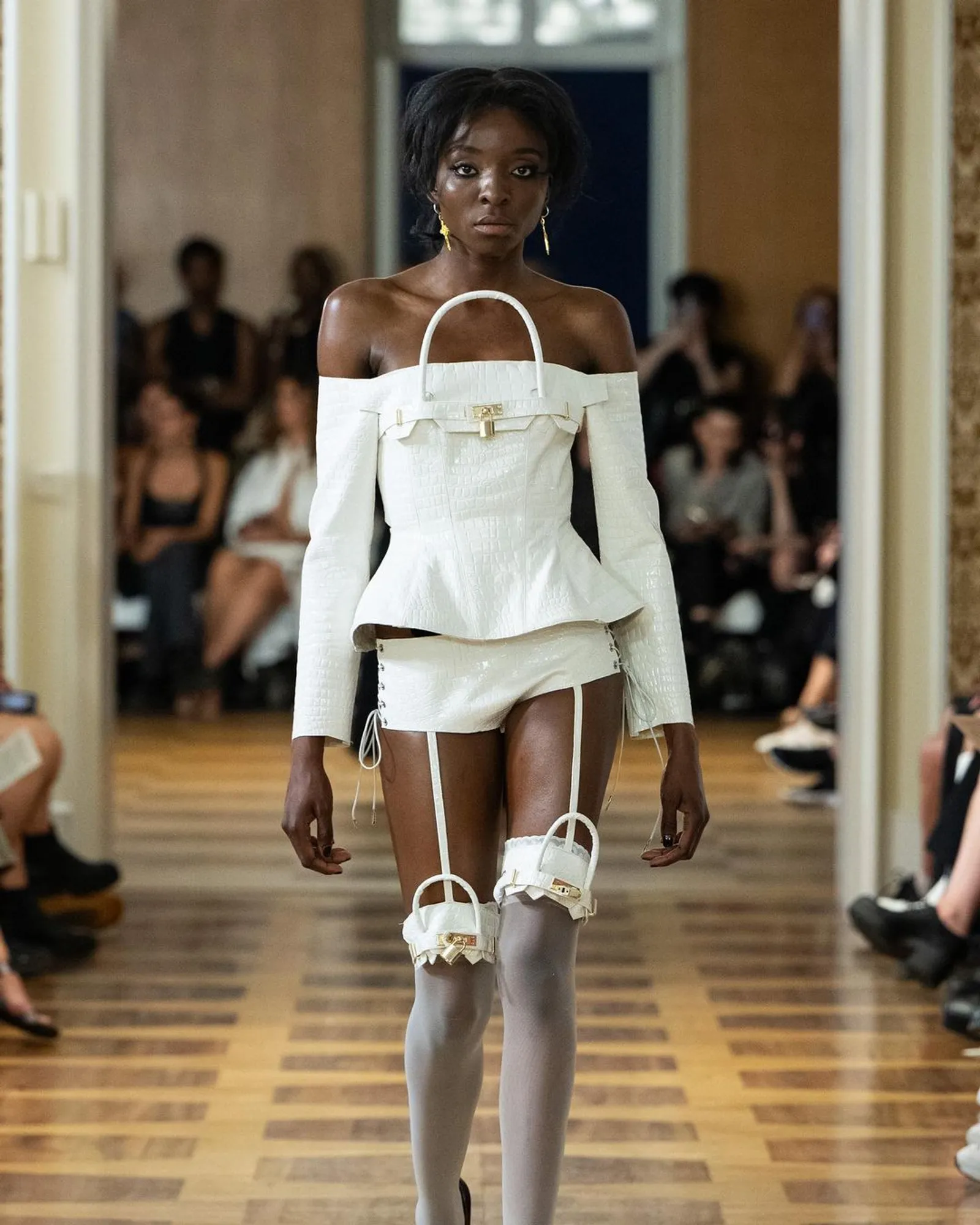 Namilia Ciptakan Pakaian yang Terinspirasi dari Birkin Bag