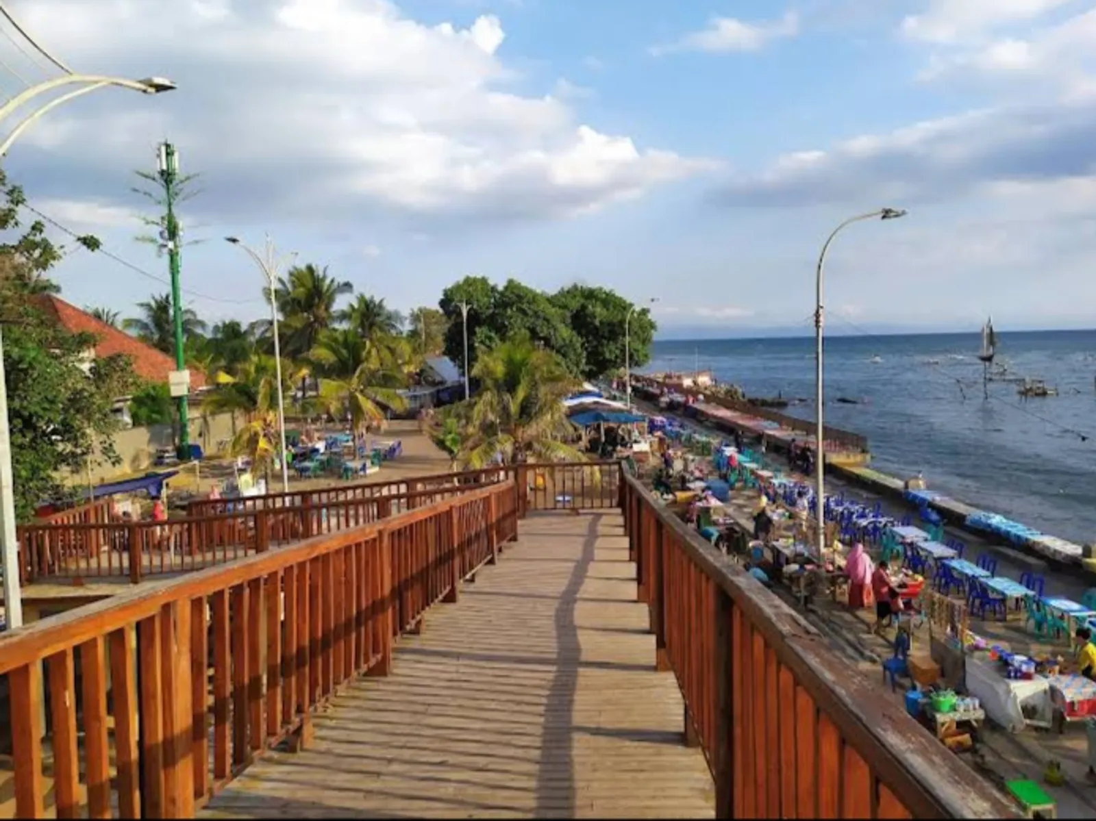 Pantai Ampenan Mataram: Lokasi, Jam Buka, dan Layanan Hotel