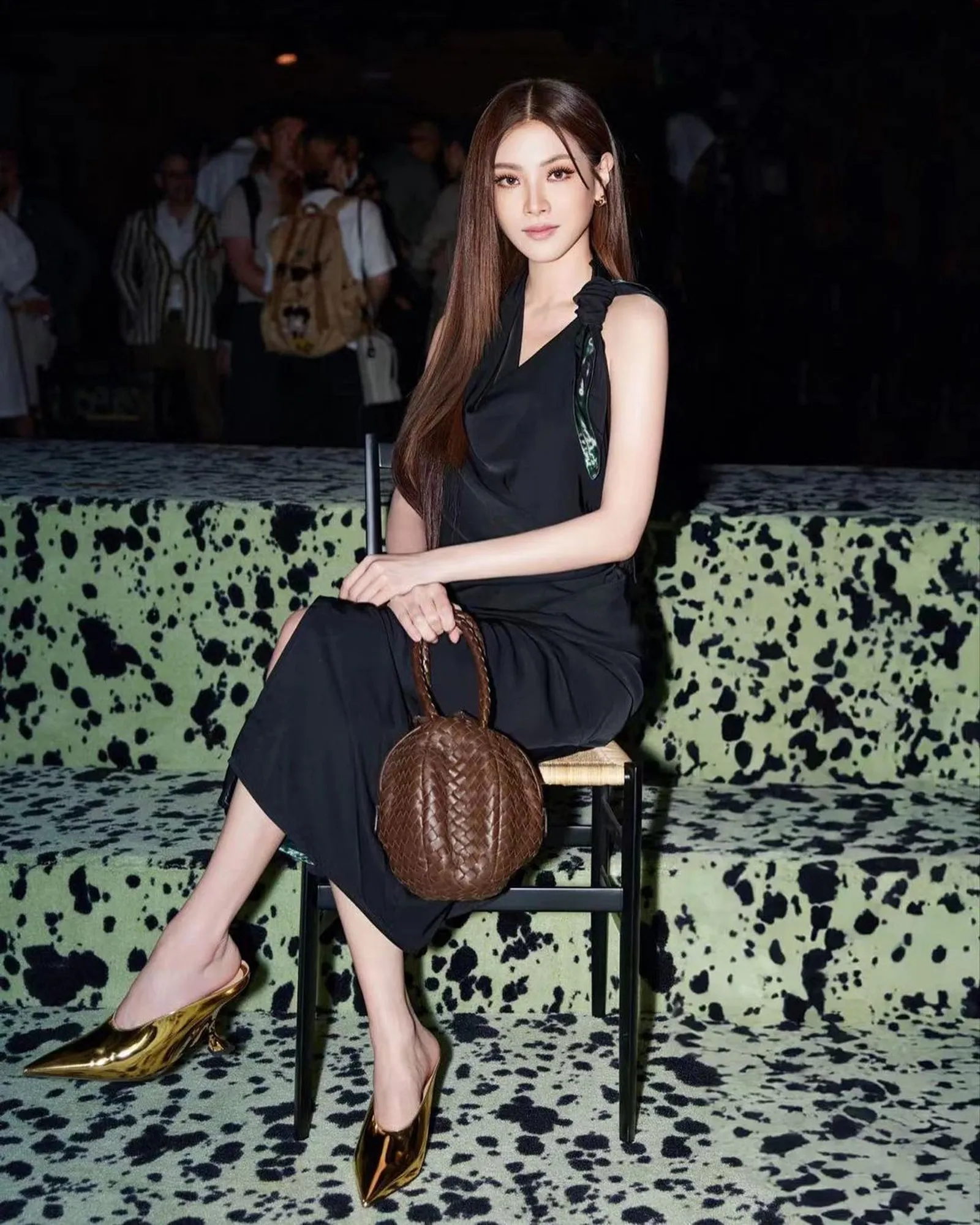 Gaya Seleb Hadiri Bottega Veneta F/W23 Show di Beijing