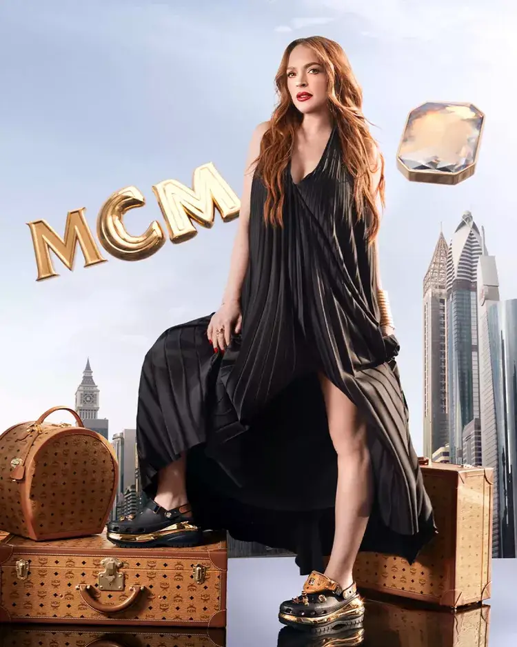 Lindsay Lohan Bintangi Campaign MCM X Crocs Terbaru