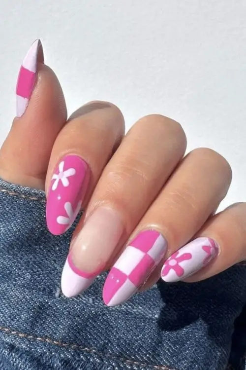 Maksimalkan Look Barbie-mu dengan Nail Art Ini!