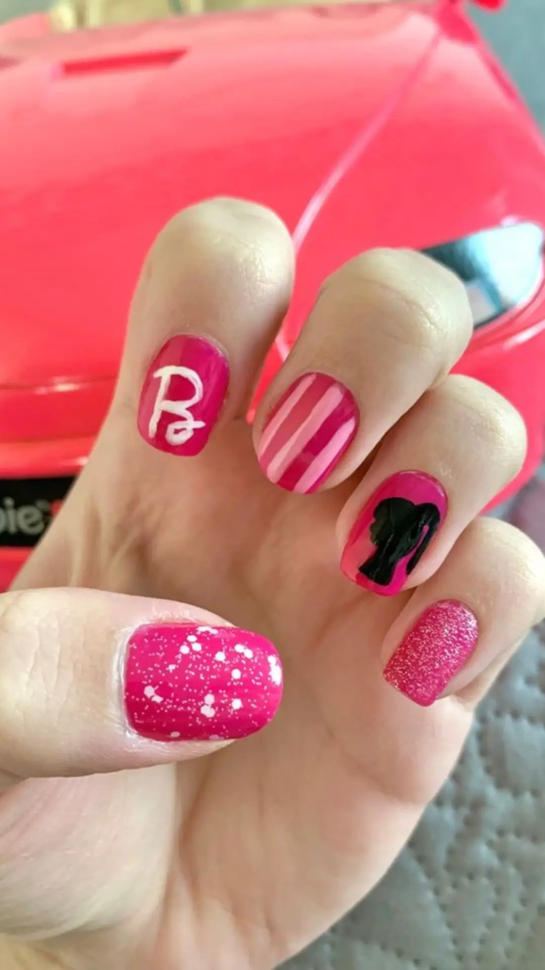 Maksimalkan Look Barbie-mu dengan Nail Art Ini!