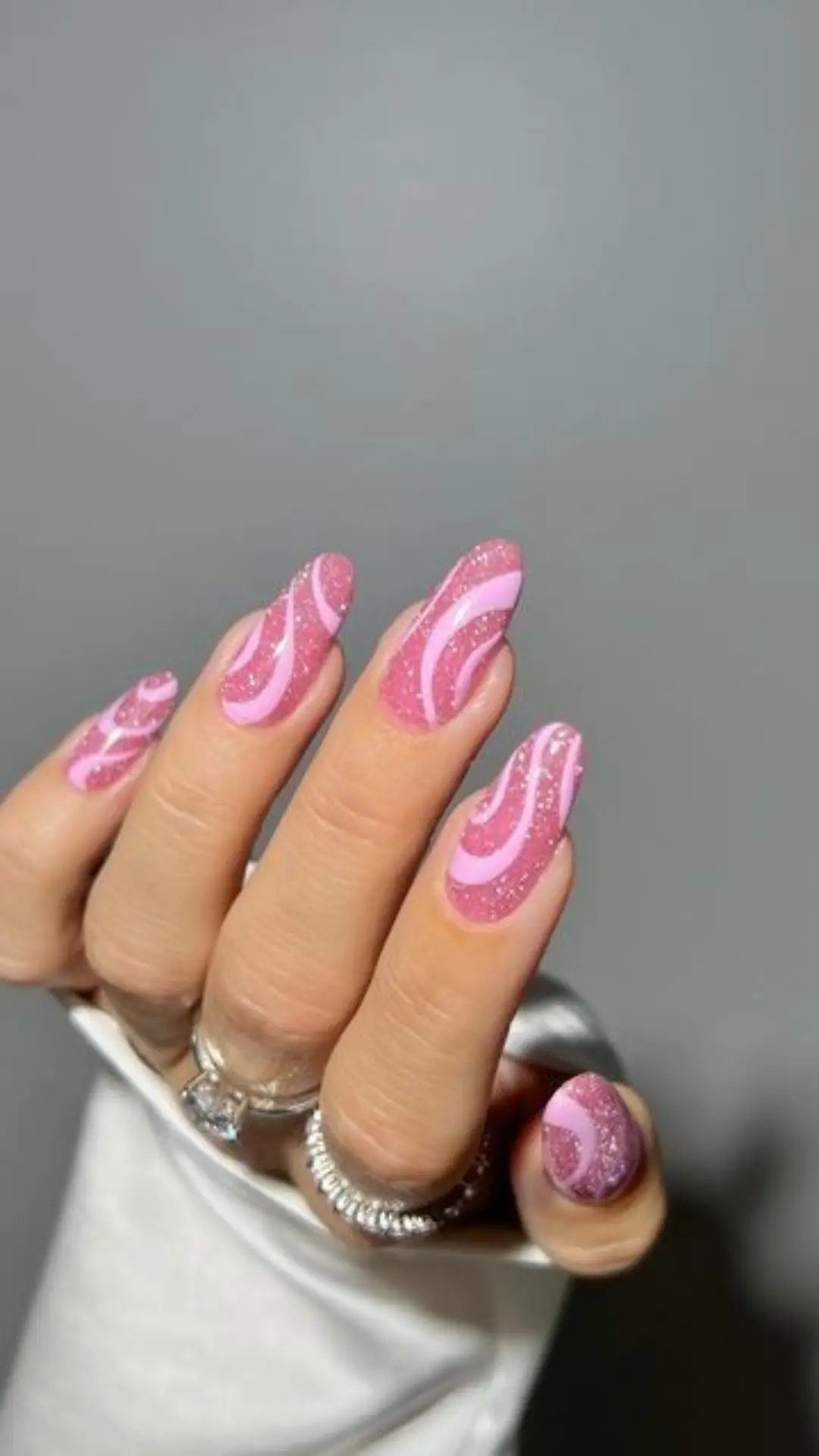 Maksimalkan Look Barbie-mu dengan Nail Art Ini!