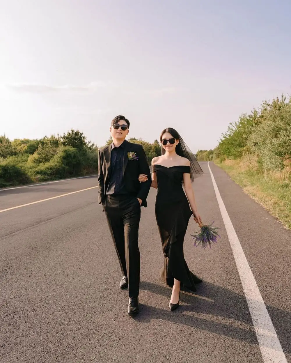 Inspirasi Baju Hitam untuk Foto Pre-Wedding Outdoor