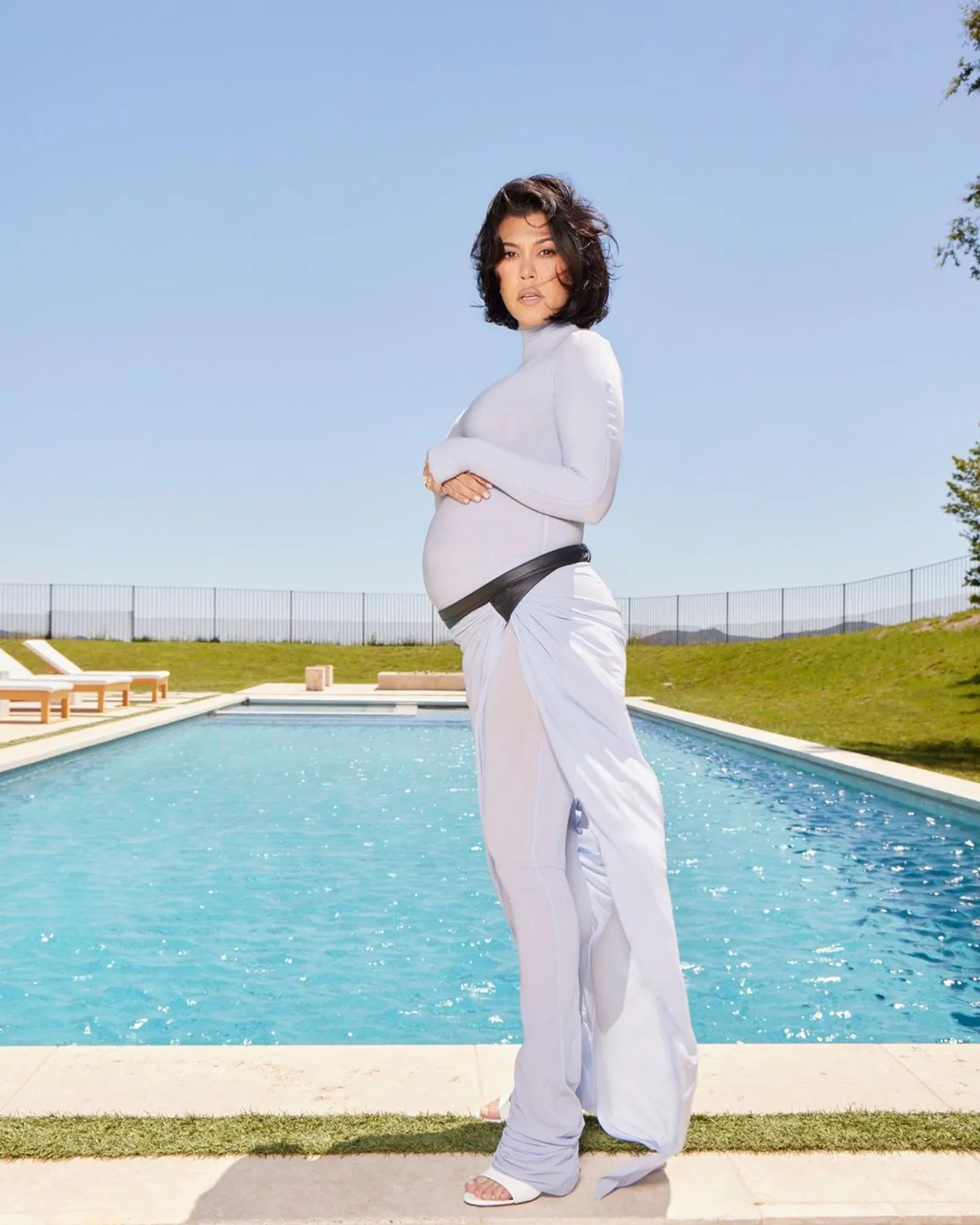 7 Gaya Maternity Look a la Kourtney Kardashian