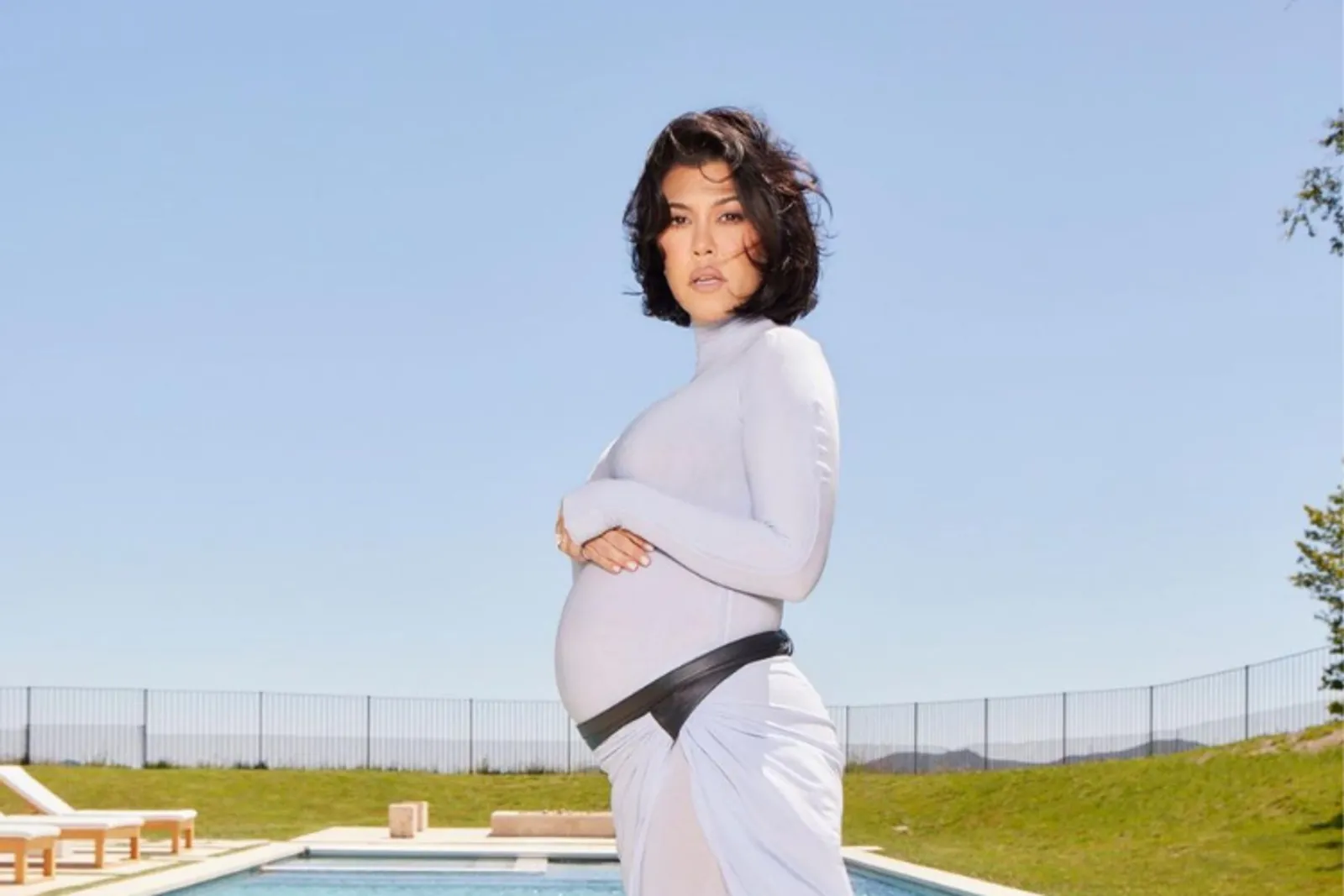 7 Gaya Maternity Look a la Kourtney Kardashian