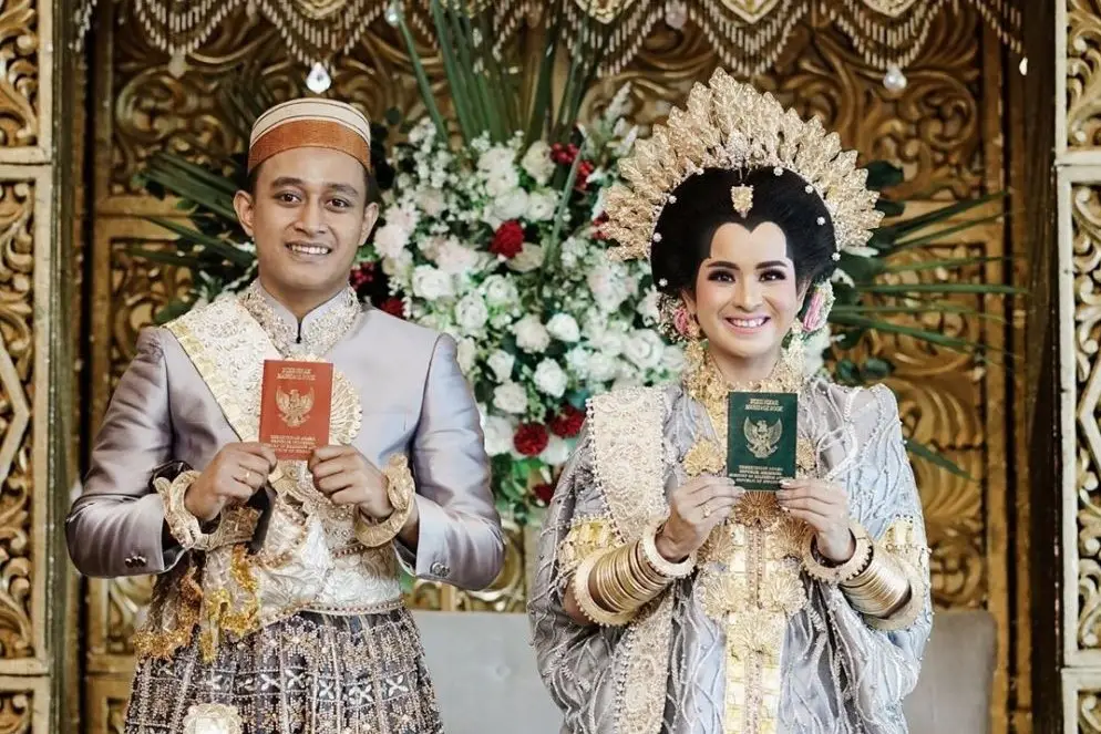 Inspirasi Baju Pengantin Adat Bugis a La Artis Indonesia