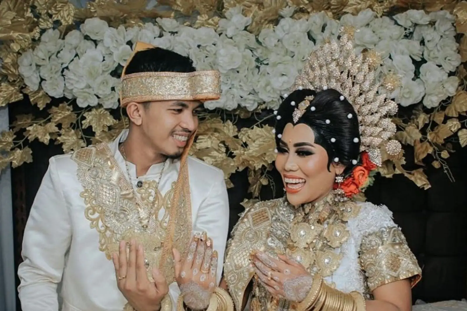 Inspirasi Baju Pengantin Adat Bugis a La Artis Indonesia