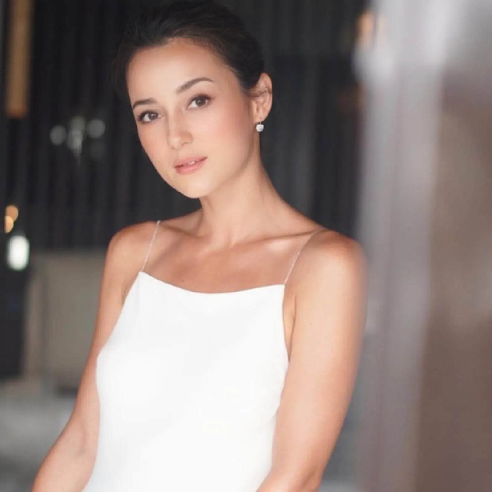 Pesona Julie Estelle yang Memikat