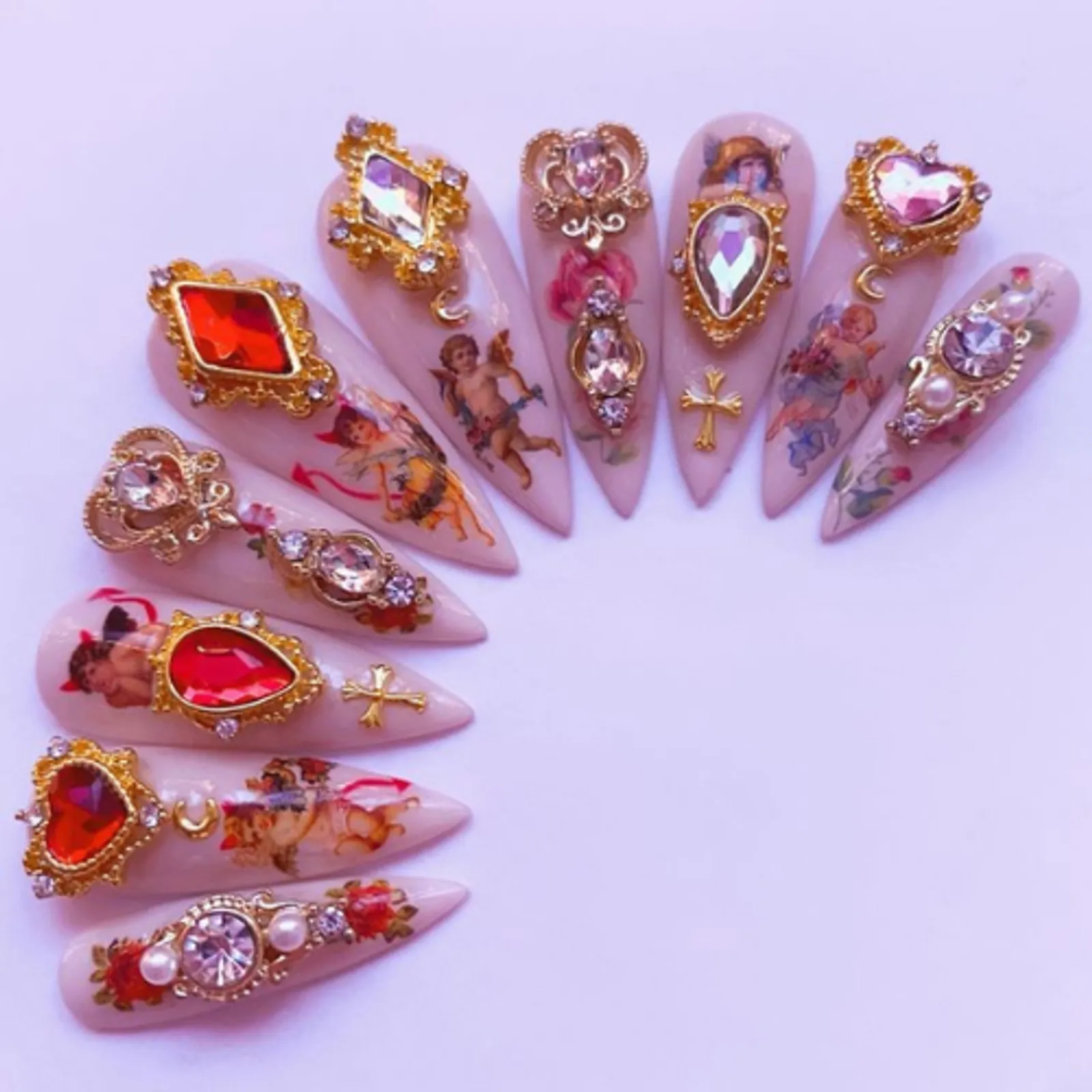 Baroque Nails, Tren Baru untuk Tampilan Kuku yang Unik