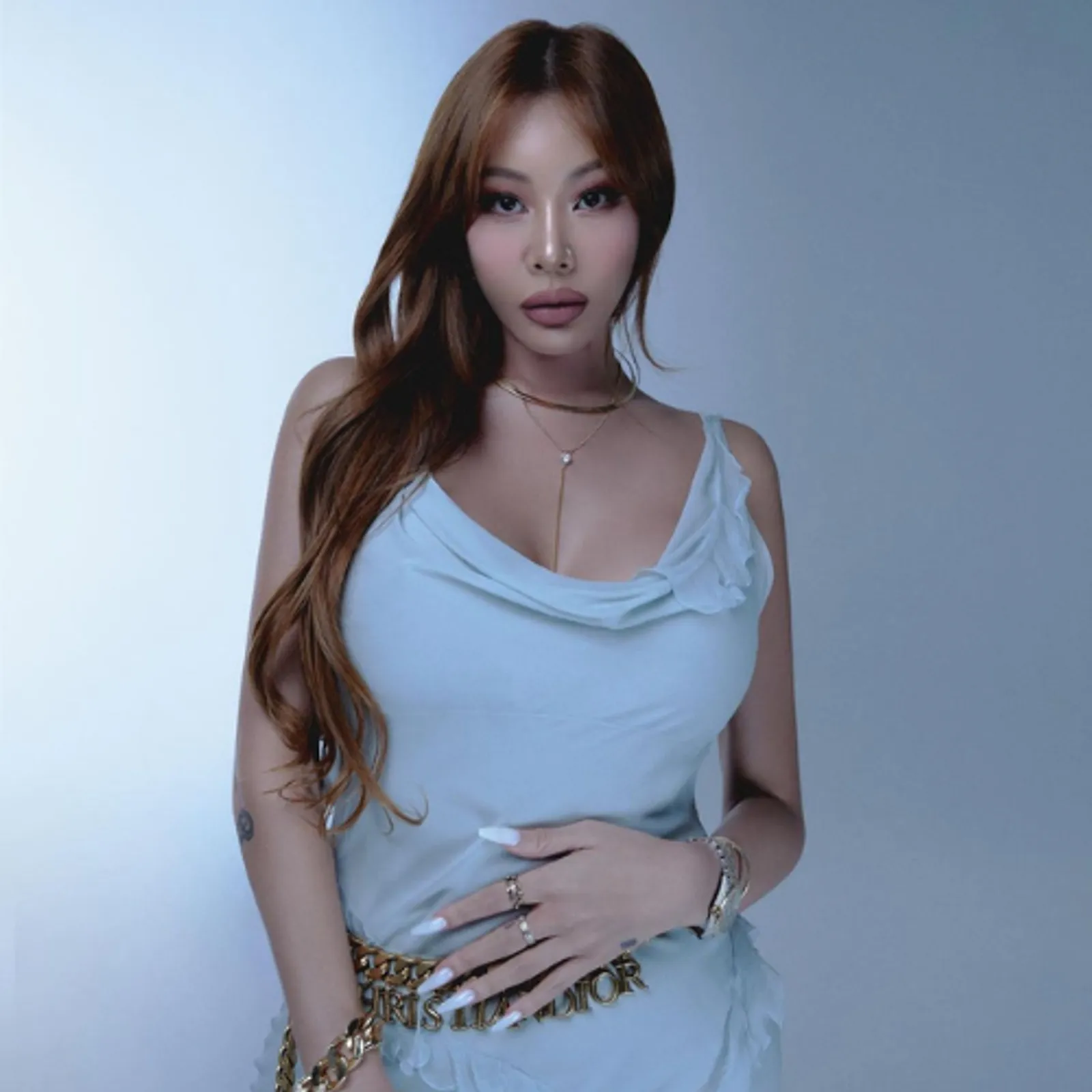 7 Idol Cewek yang Tak Ikuti Standar Kecantikan Korea