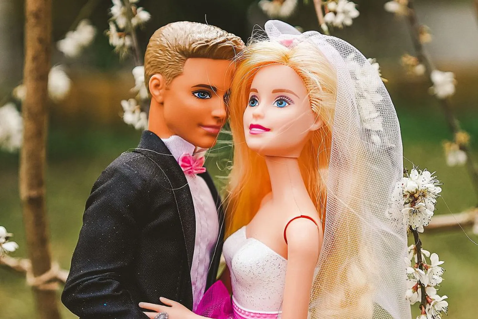 Secara Astrologi, Benarkah Barbie dan Ken Adalah Pasangan Serasi?