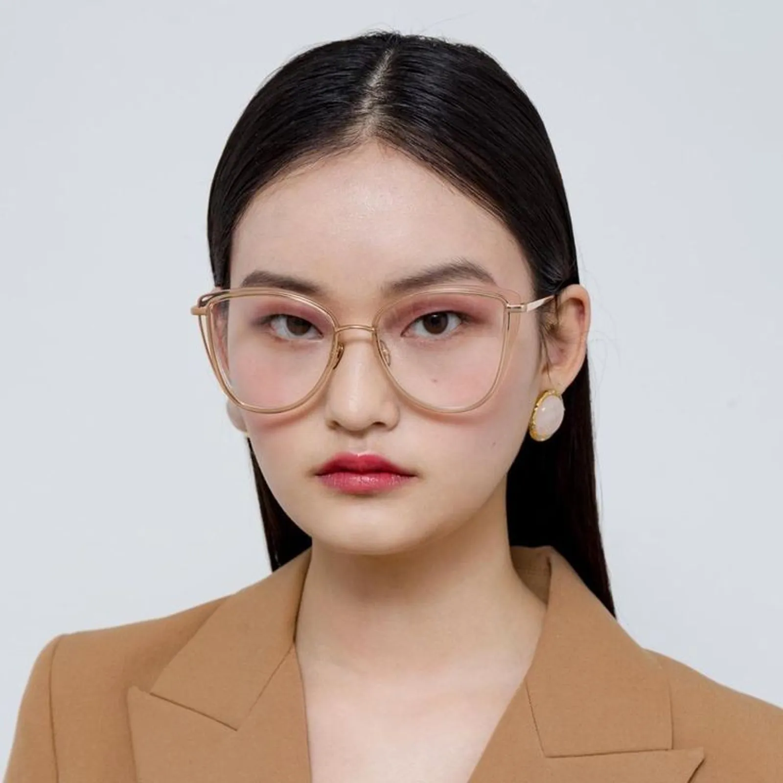 10 Kacamata yang Cocok untuk Wajah Bulat, Keren dan Eye Catching