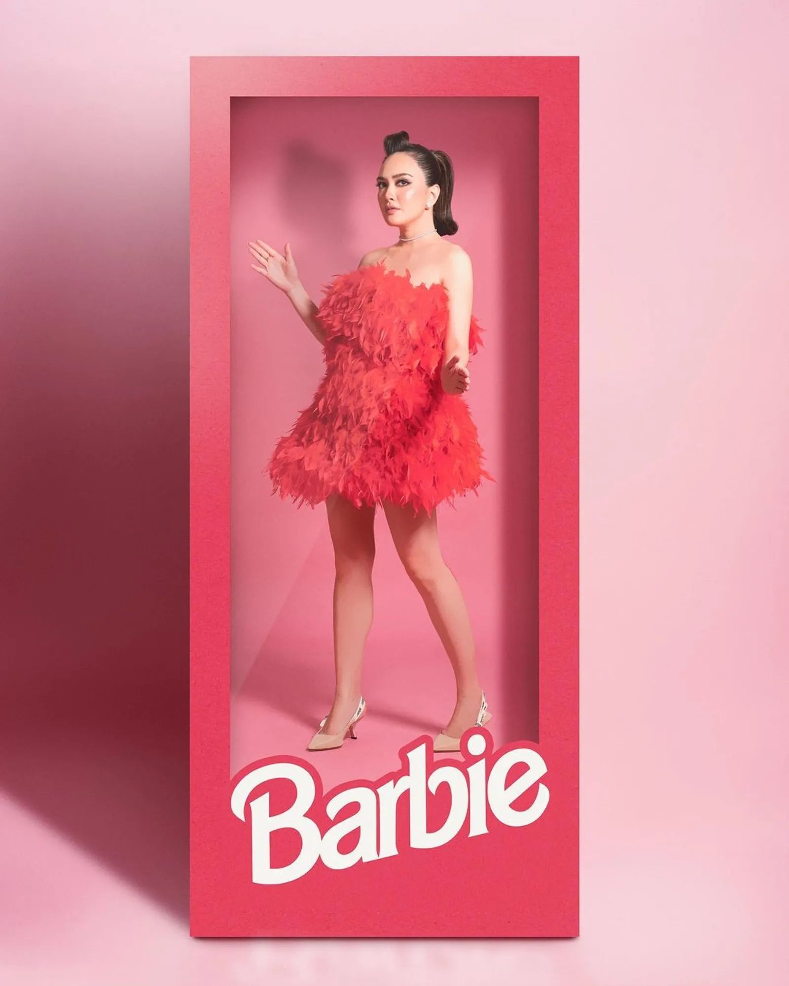 Deretan Gaya Publik Figur Lokal Ikut Tren Cosplay Jadi Barbie