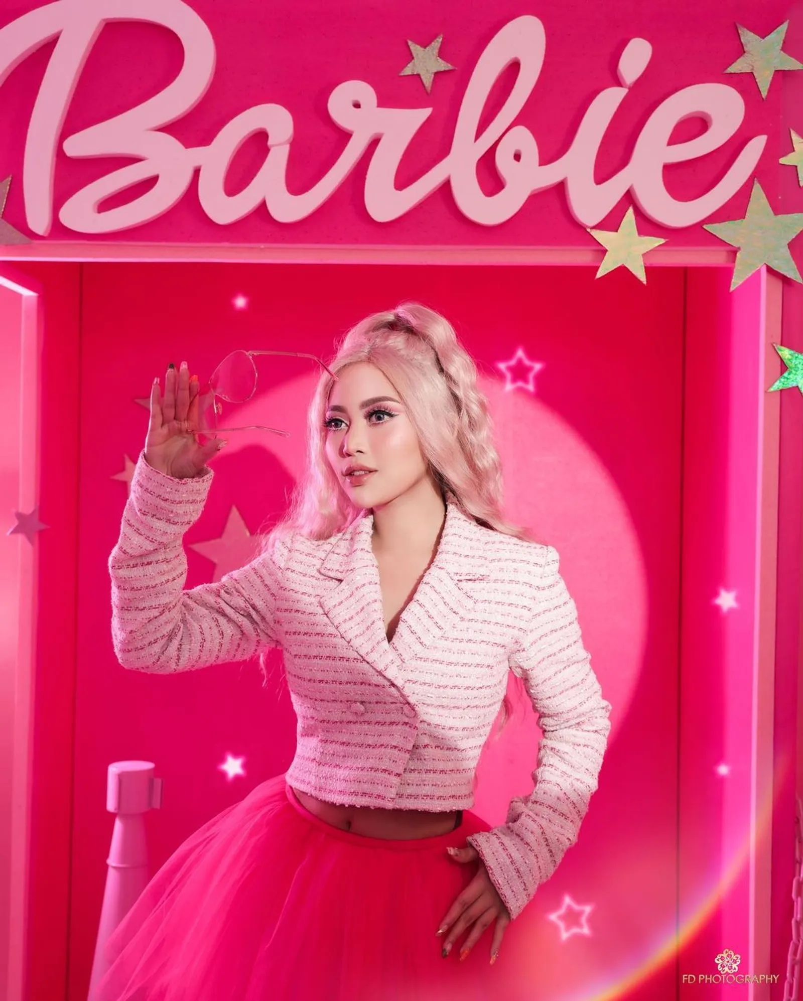 Deretan Gaya Publik Figur Lokal Ikut Tren Cosplay Jadi Barbie