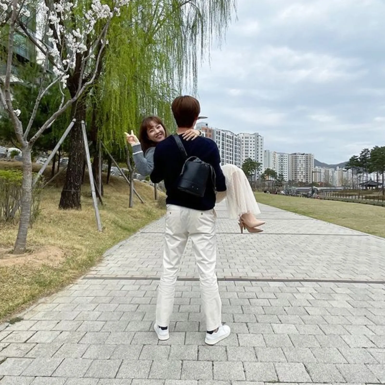 7 Potret Park Seo Joon dan Park Bo Young Jadi Pasutri di Film Terbaru