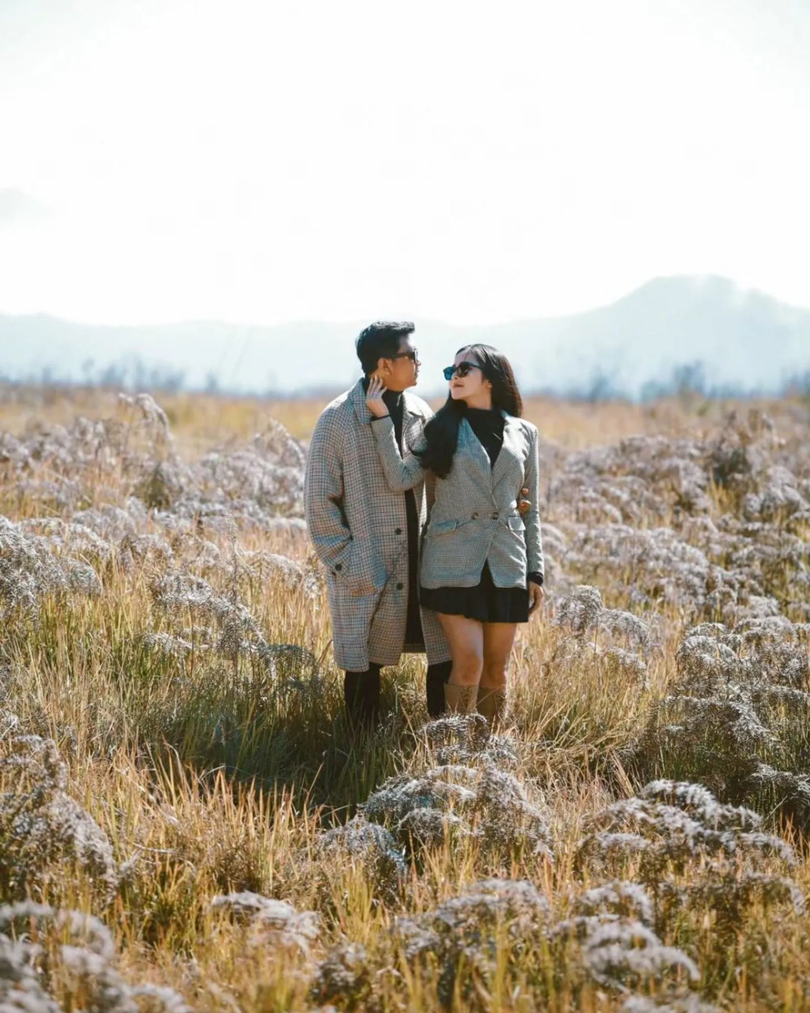 Bukan Pre-Wedding, 6 Pasang Seleb Ini Pilih Foto Post-Wedding Usai Sah